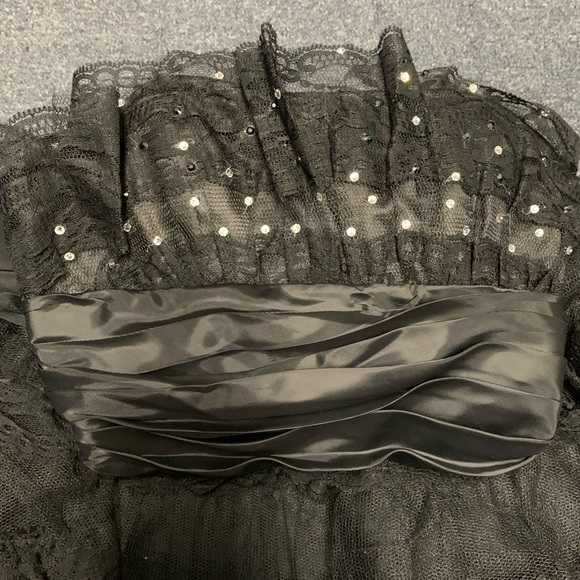 Gorgeous Betsey Johnson Dress w Swarovski crystals - Picture 2 of 5